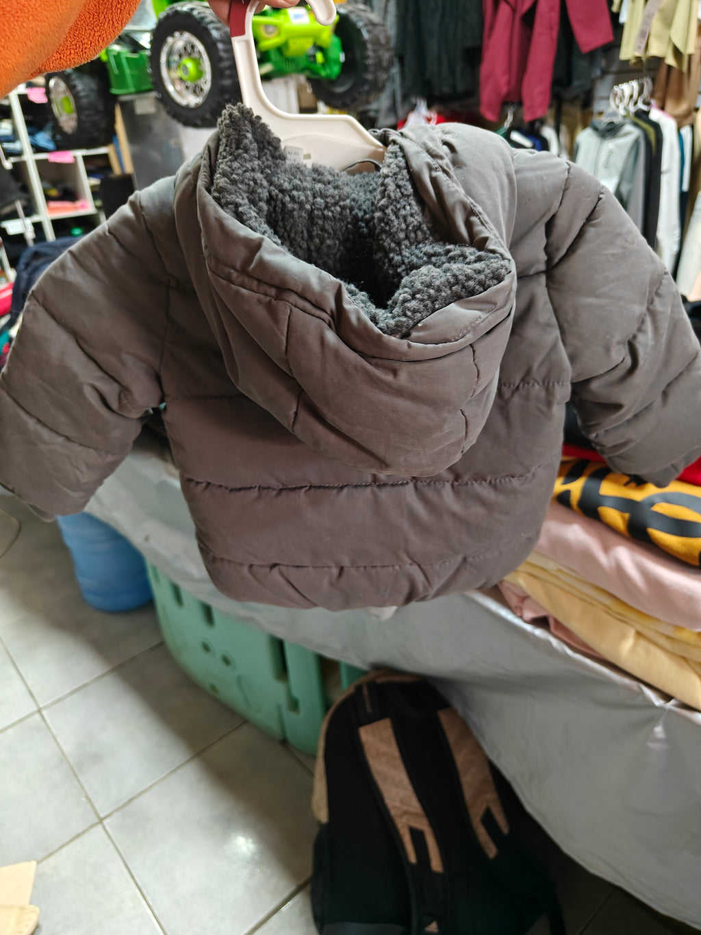 Chamarra Acojinada con Gorro para Bebé (9-12 Meses) – Gris Oxford