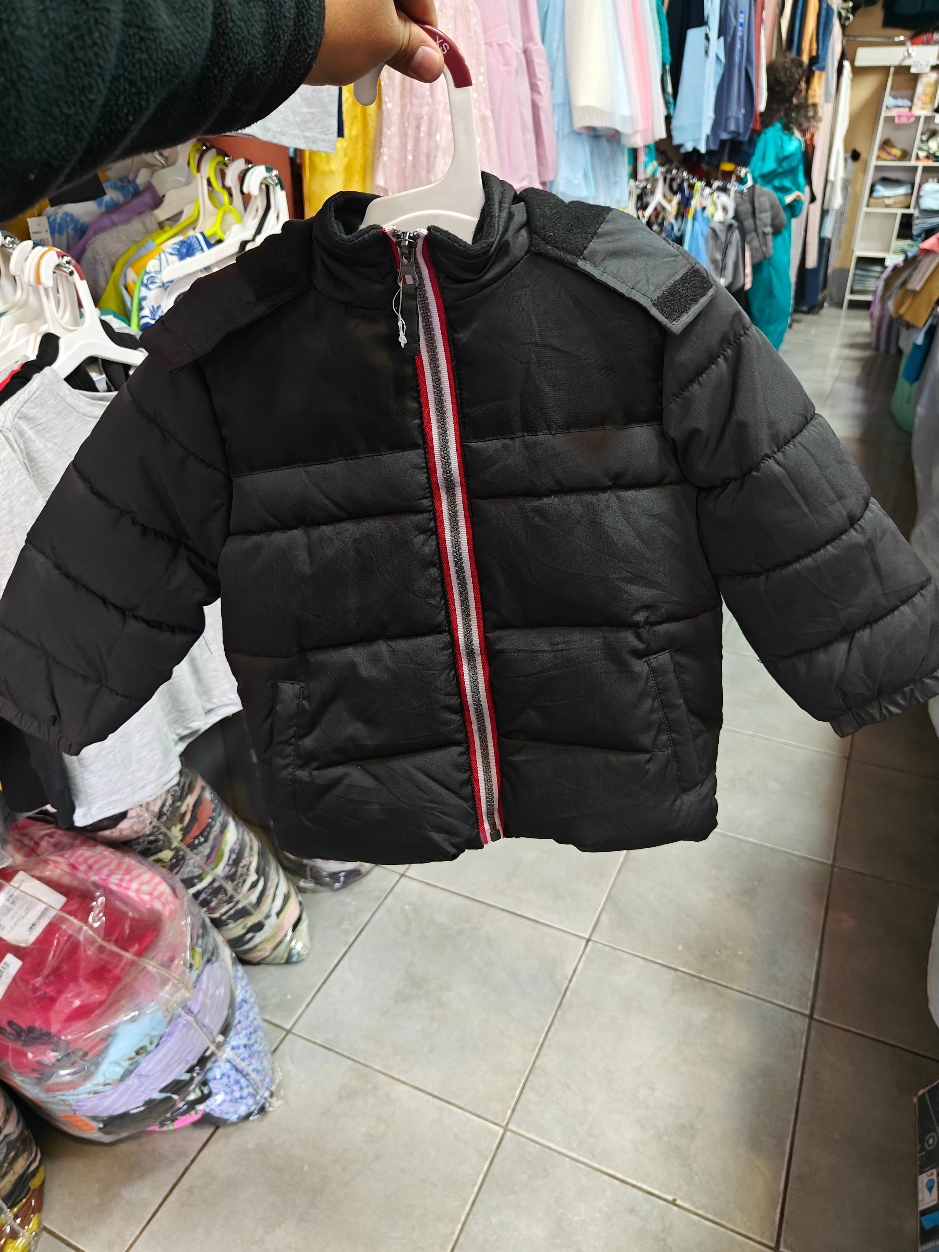 Chamarra Puffer iXtreme para Niño - Negro con Detalle Sport - Talla 2T