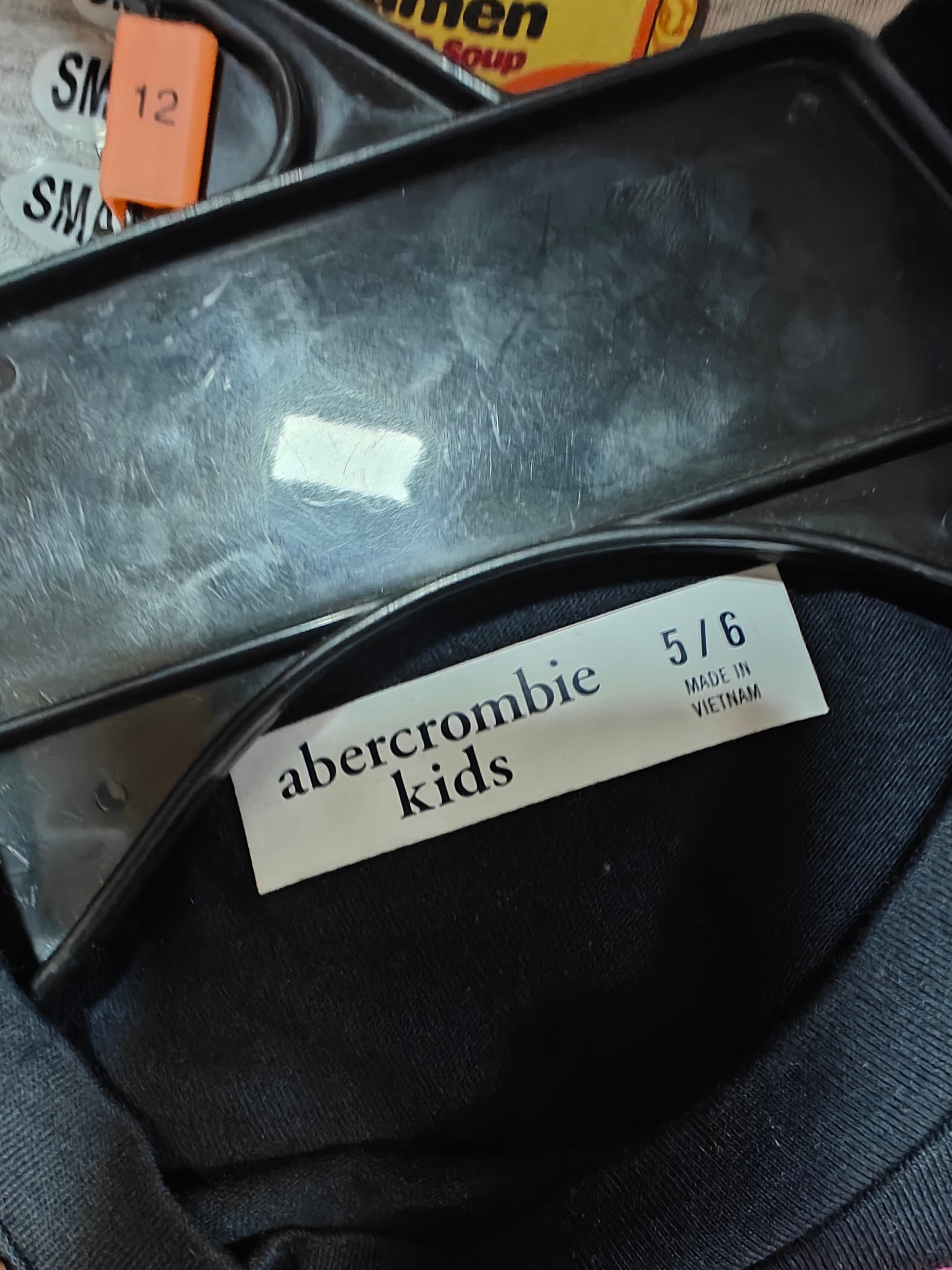 Polera Abercrombie Kids - Estilo California Retro Black