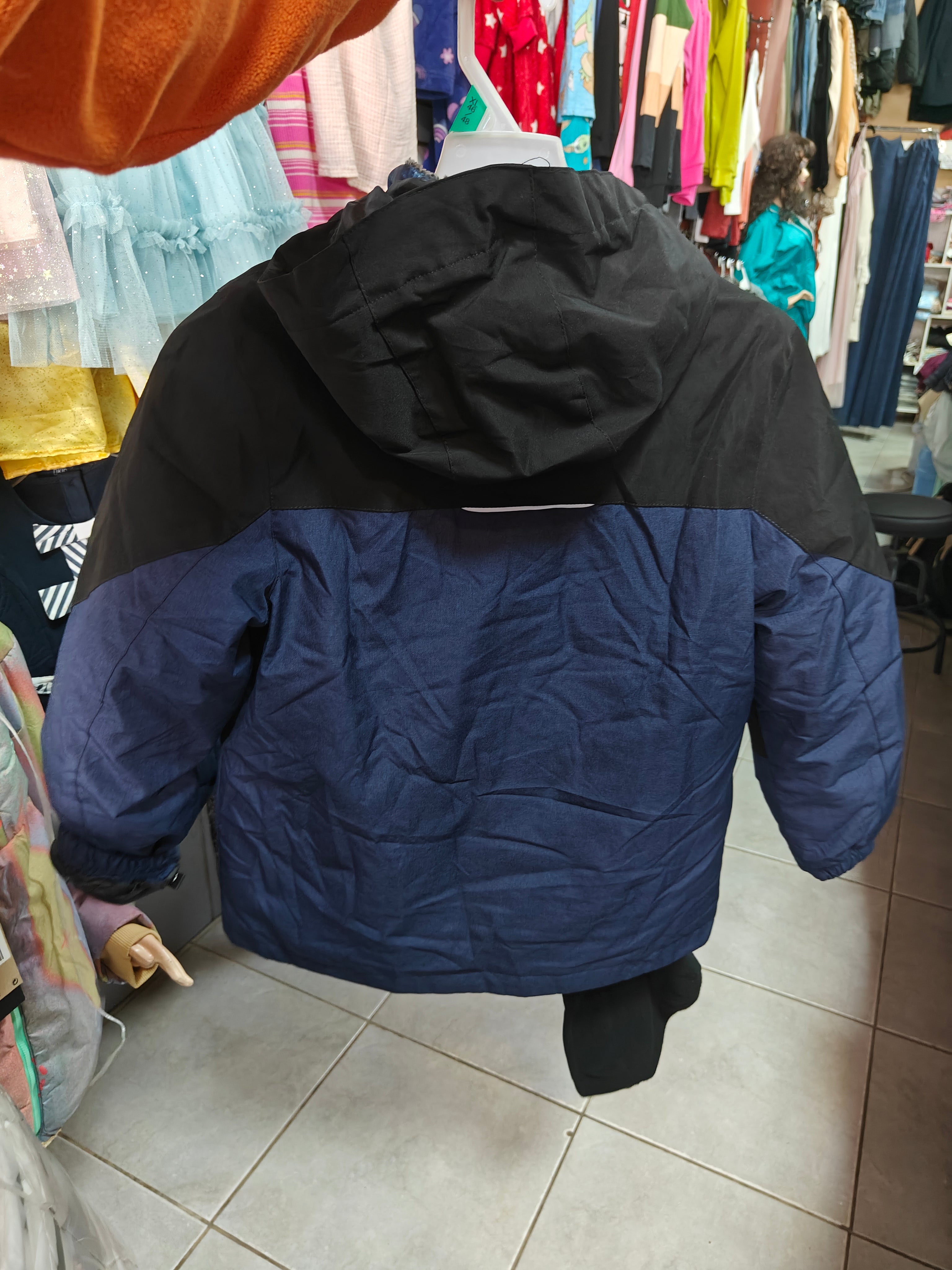Chaqueta Dual Versatility: Conjunto Convertible 2 en 1 talla 10/12 años