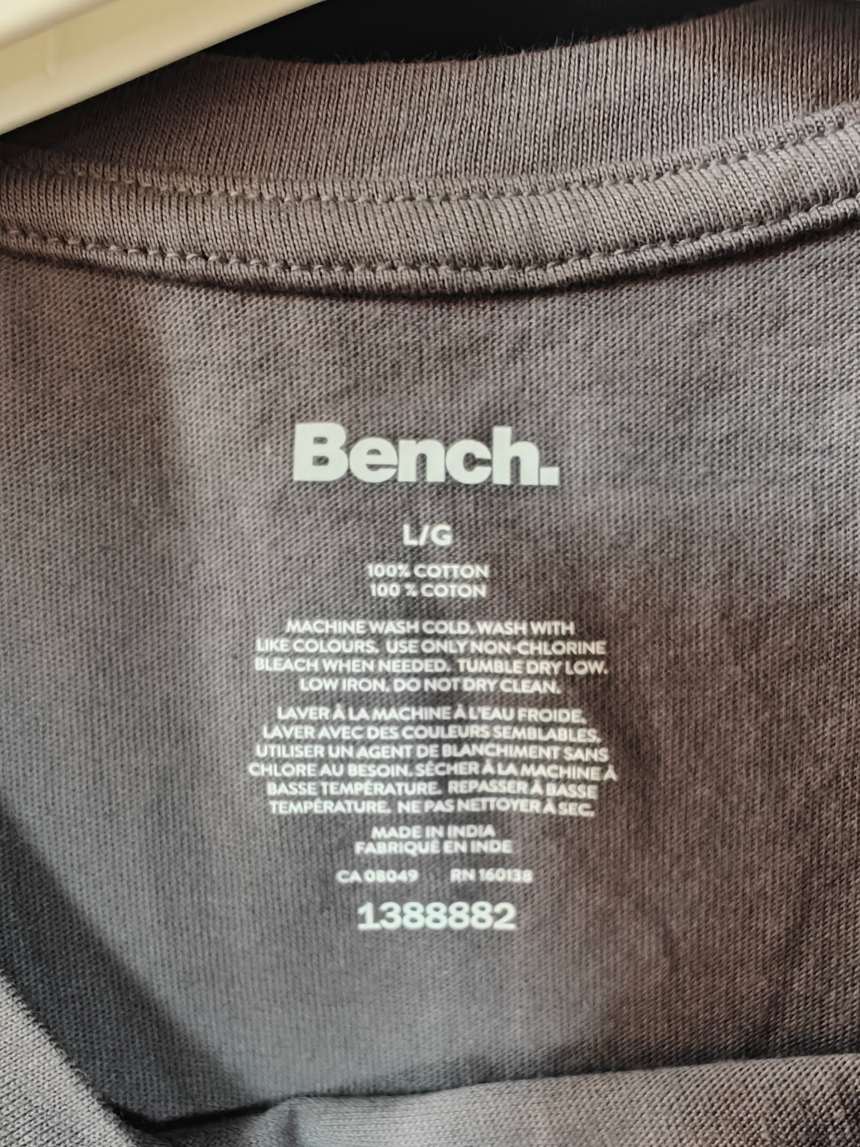 Polera Uniqlo Hombre Talla L | Color Gris Grafito – Algodón Premium con Apertura Lateral y Corte Longline