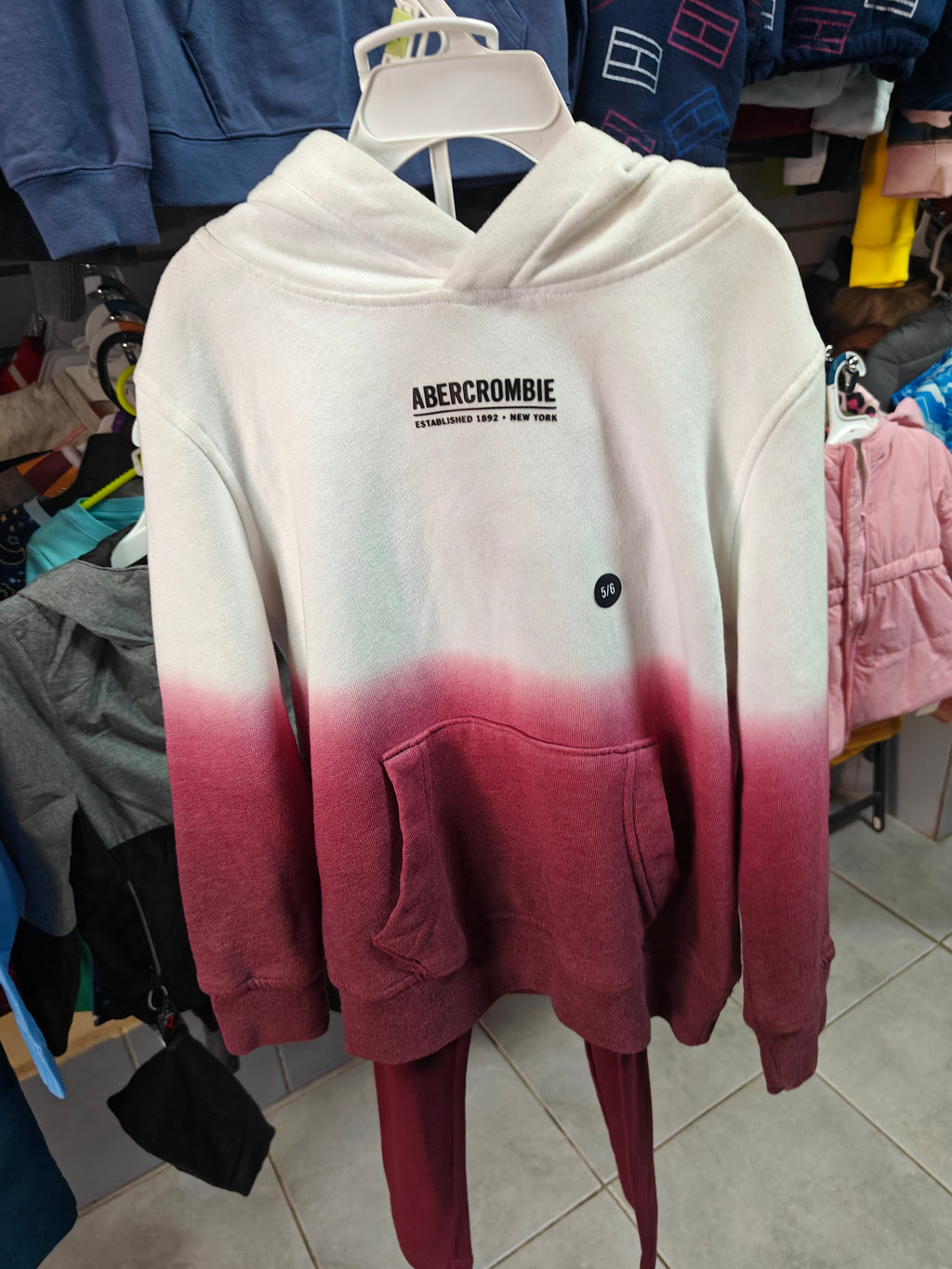 Conjunto Abercrombie Kids - Hoodie y Pants (Talla 5/6)