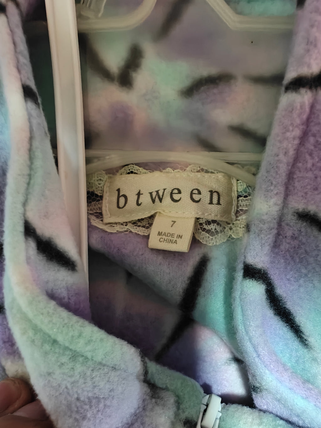 Conjunto de Invierno Btween: Sudadera Polar Tie-Dye y buso – Talla 7
