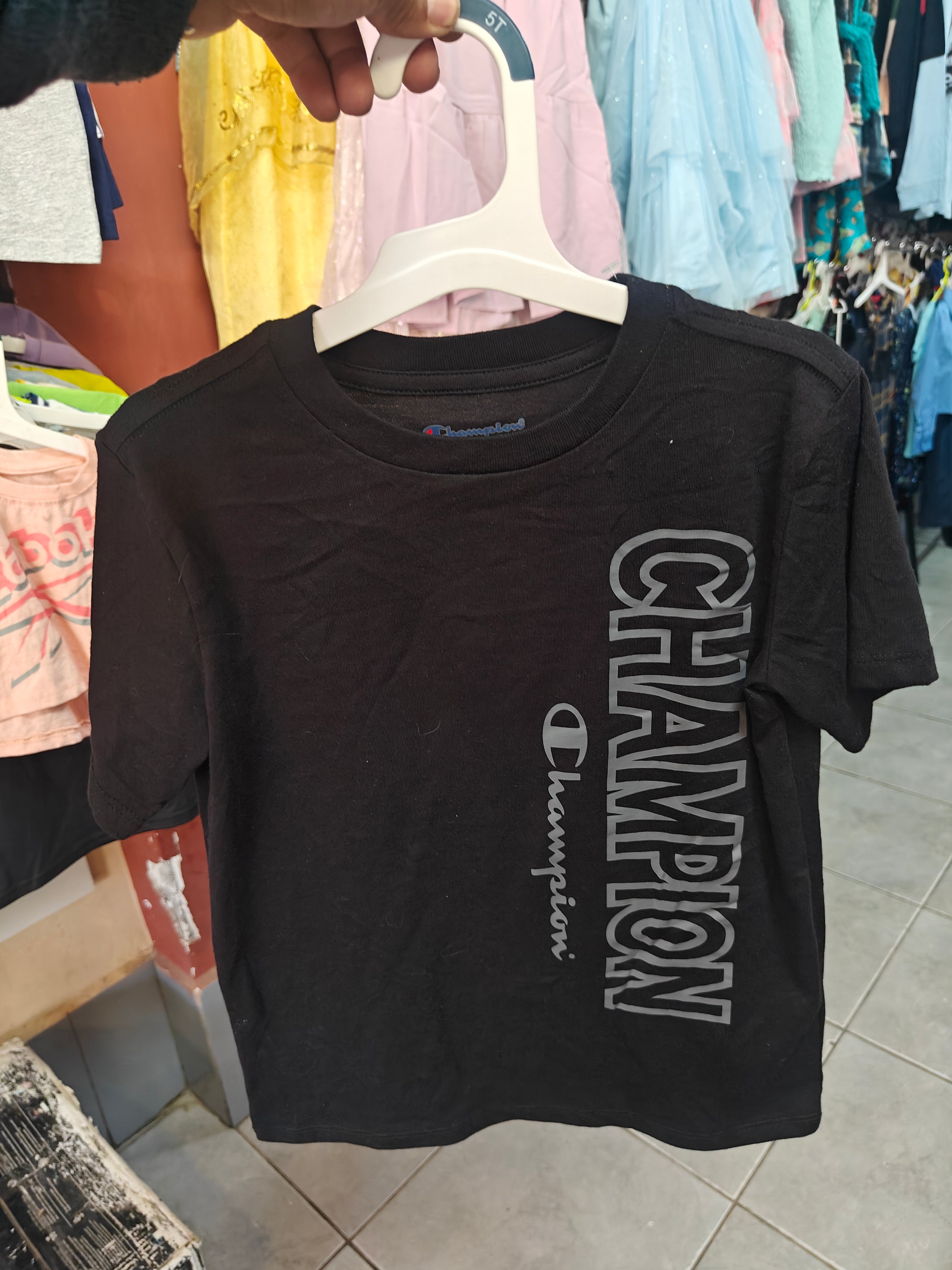 Polera Champion Vertical Script - Negra para Niño (Original)