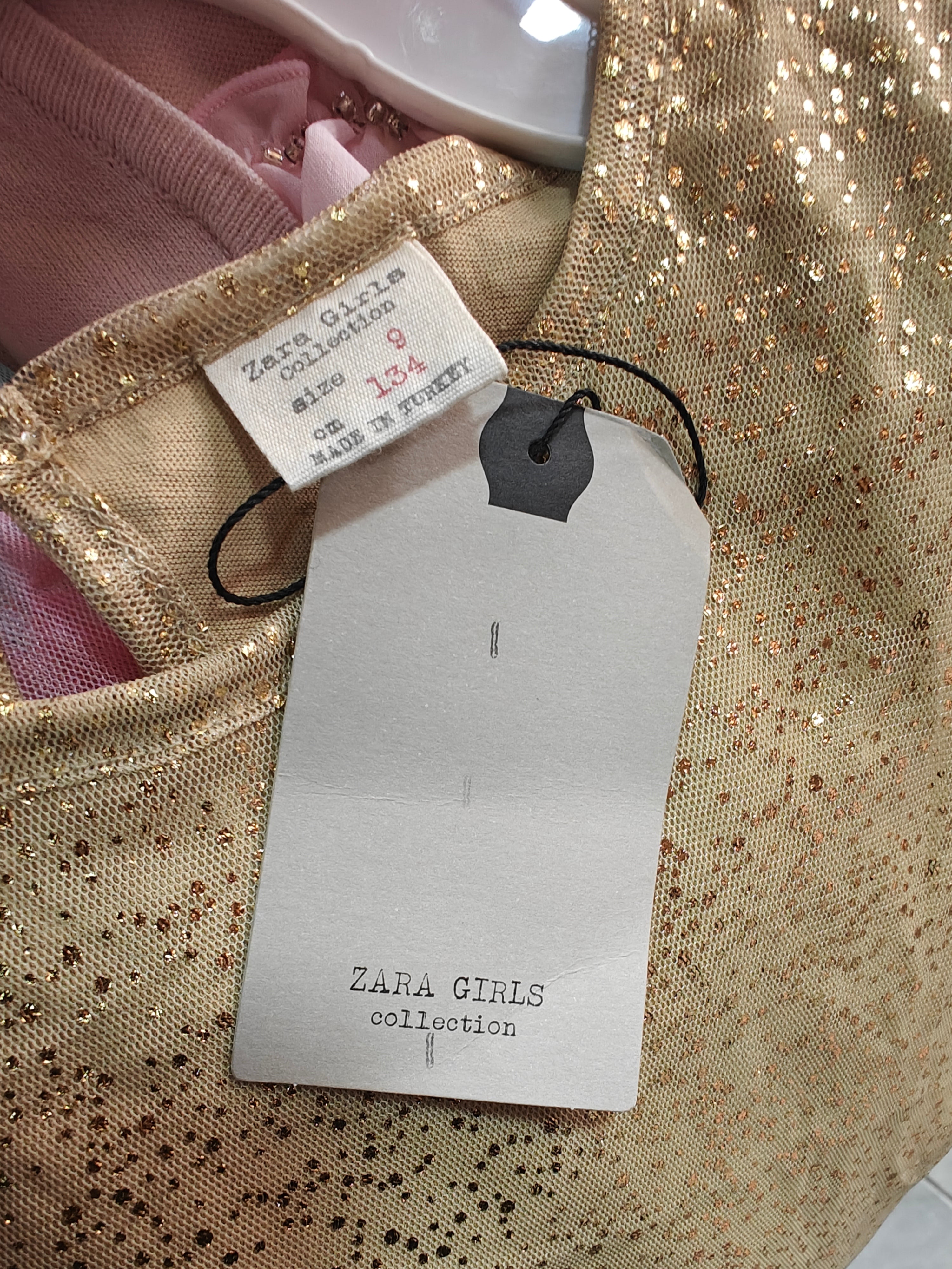 Vestido Zara Girls Dorado con Glitter y Volante