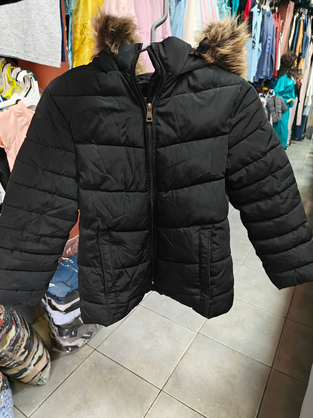 Chamarra Puffer Zara Girls con Capucha de Pelo Sintético - Negro Mate - Talla 8 (128 cm)