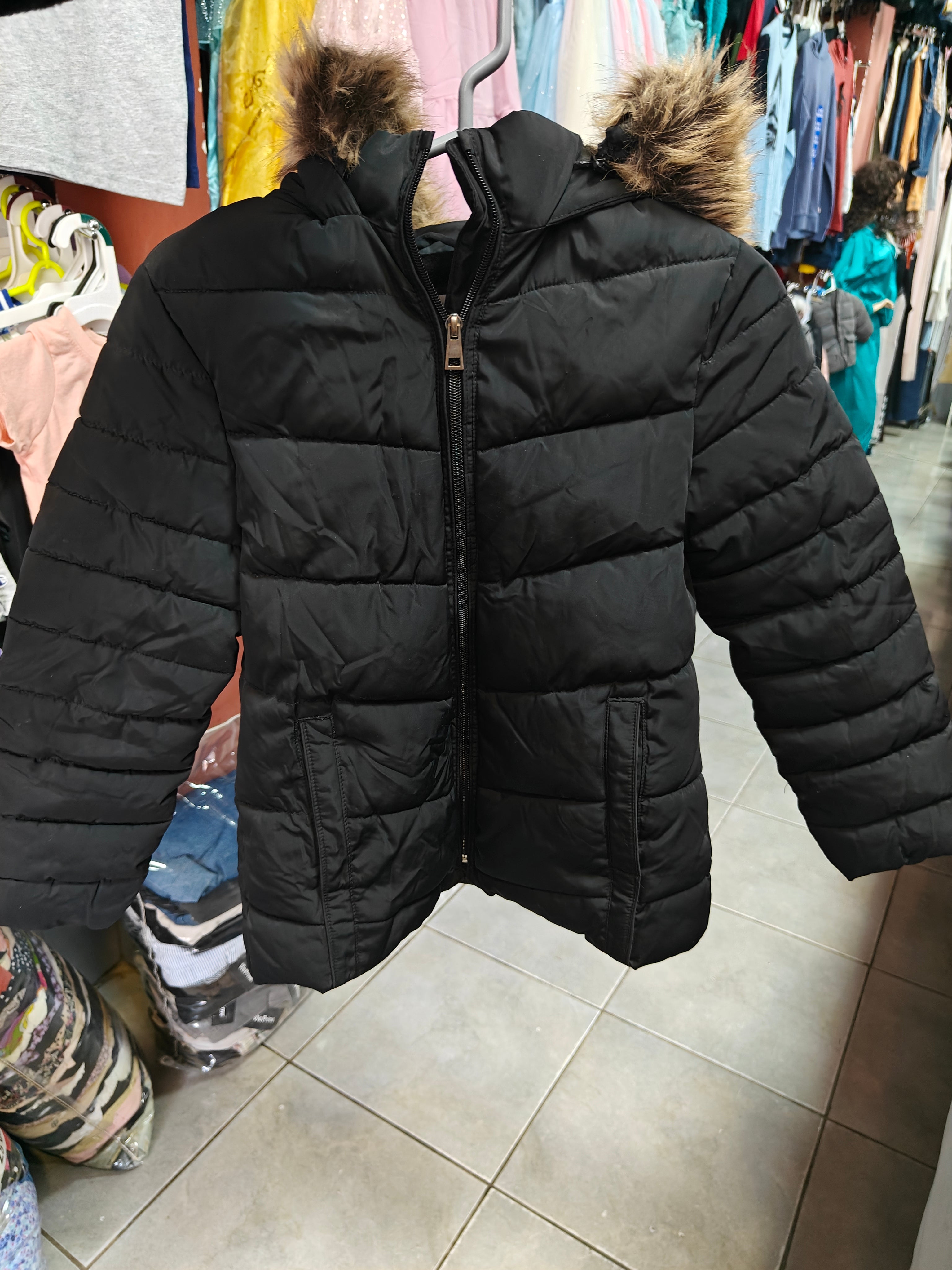 Chamarra Puffer Zara Girls con Capucha de Pelo Sintético - Negro Mate - Talla 8 (128 cm)