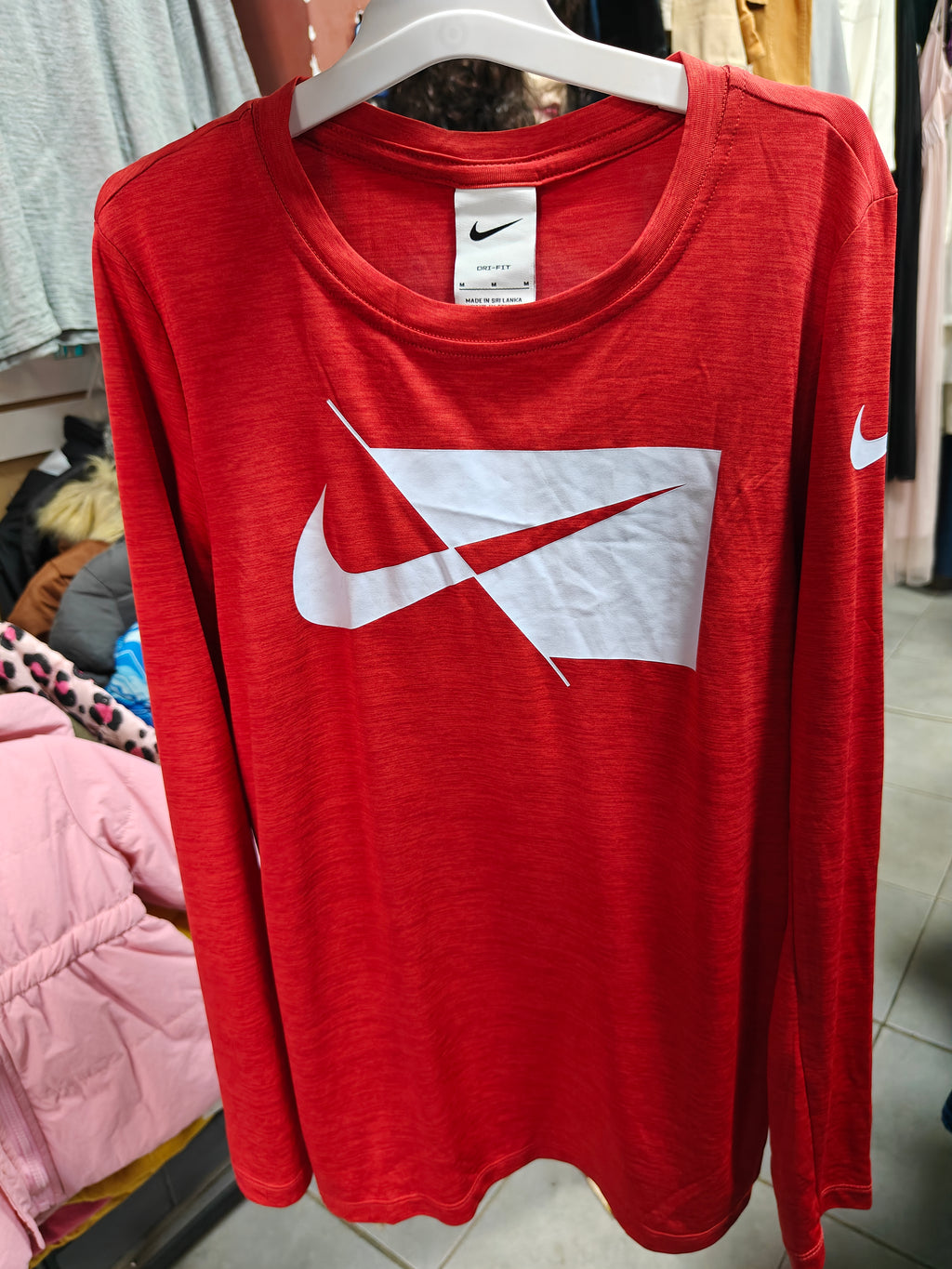 Playera Nike Dri-FIT Manga Larga para Niño - Rojo University