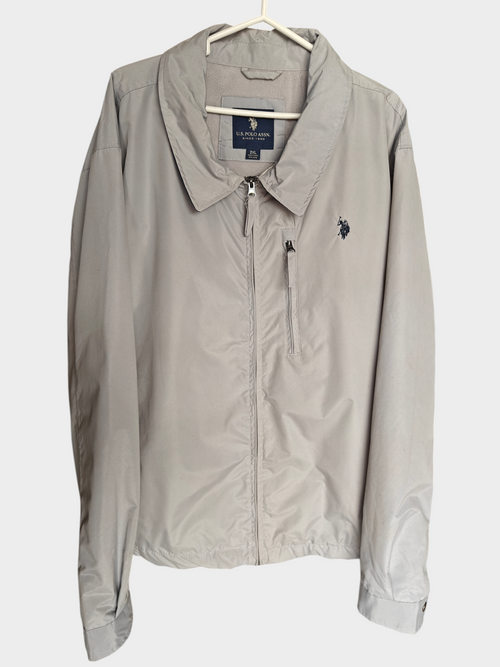 Chaqueta Ligera U.S. Polo Assn. – Gris Oxford Clásico