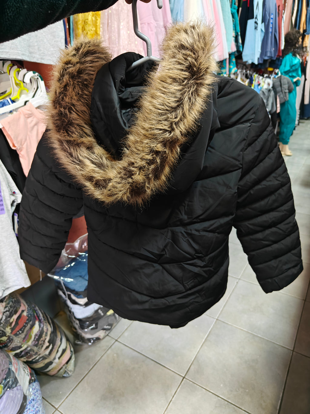Chamarra Puffer Zara Girls con Capucha de Pelo Sintético - Negro Mate - Talla 8 (128 cm)