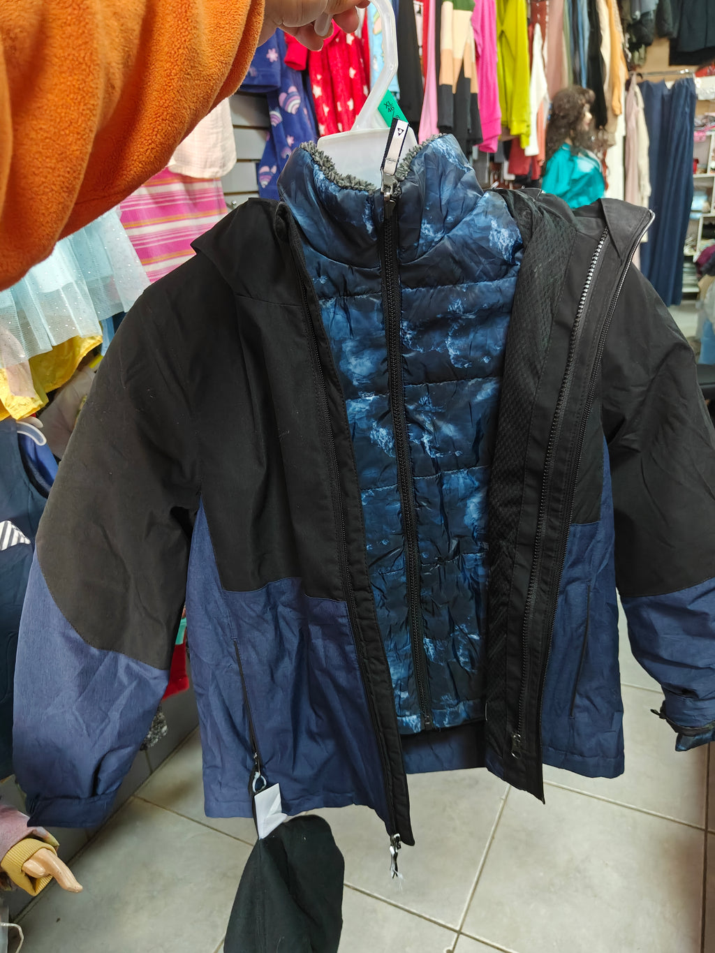 Chaqueta Dual Versatility: Conjunto Convertible 2 en 1 talla 10/12 años