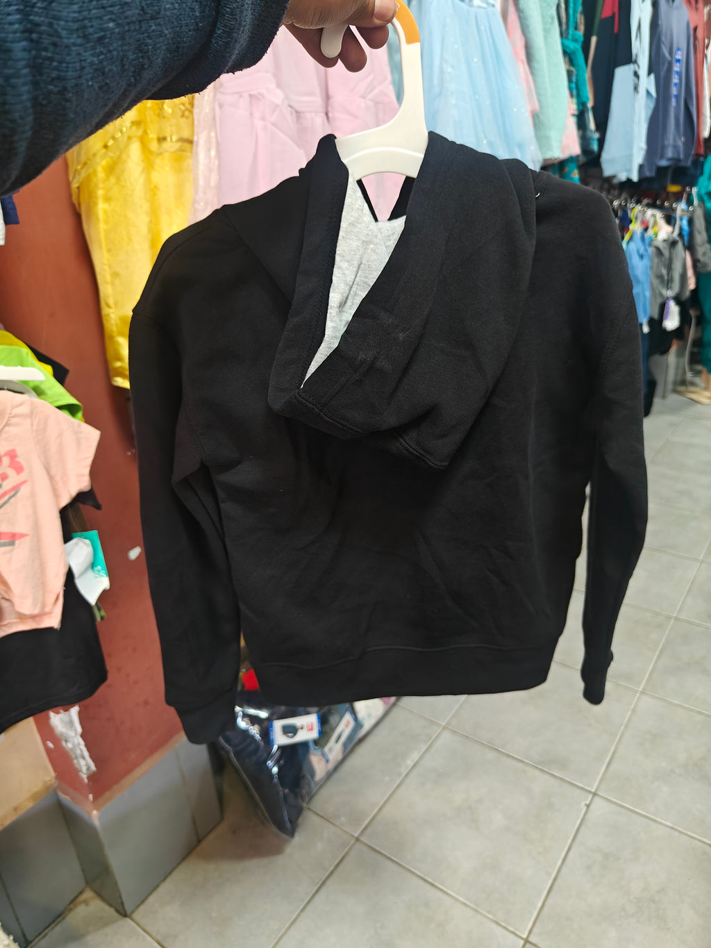 Canguro Champion con Capucha y Logo Bordado - Negro para Niño (Original)